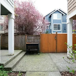 Snug Near Greenlake! Apartment