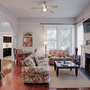 420waldburg-a-modern-apt-with-southern-charm-blocks.top-hotels-in-savannah.com/